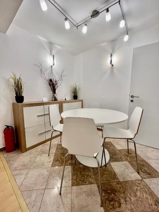 Traum Apartment Mit Pool+Balkon Вена Экстерьер фото